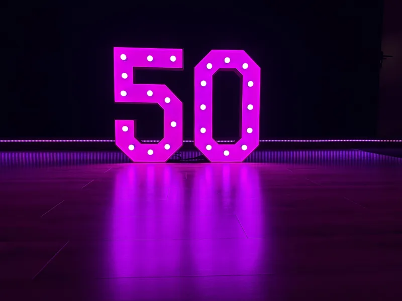 50 in roze