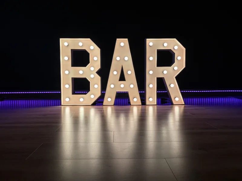 BAR in warm wit