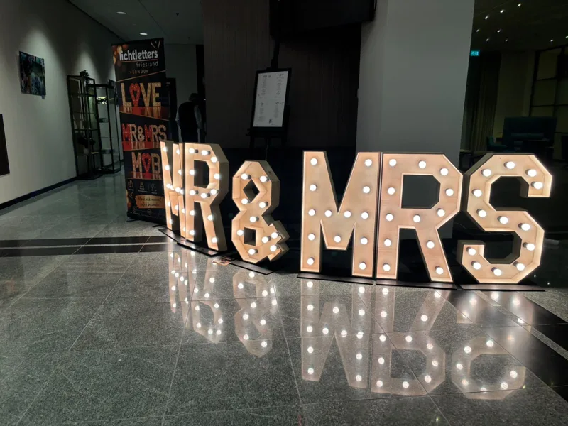 MR & MRS op locatie