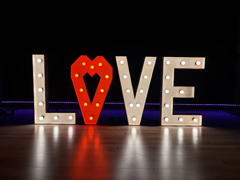 LOVE met pompeblêd
