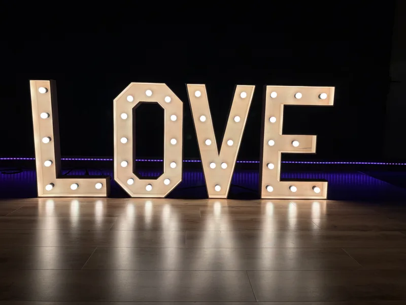 LOVE in warm wit