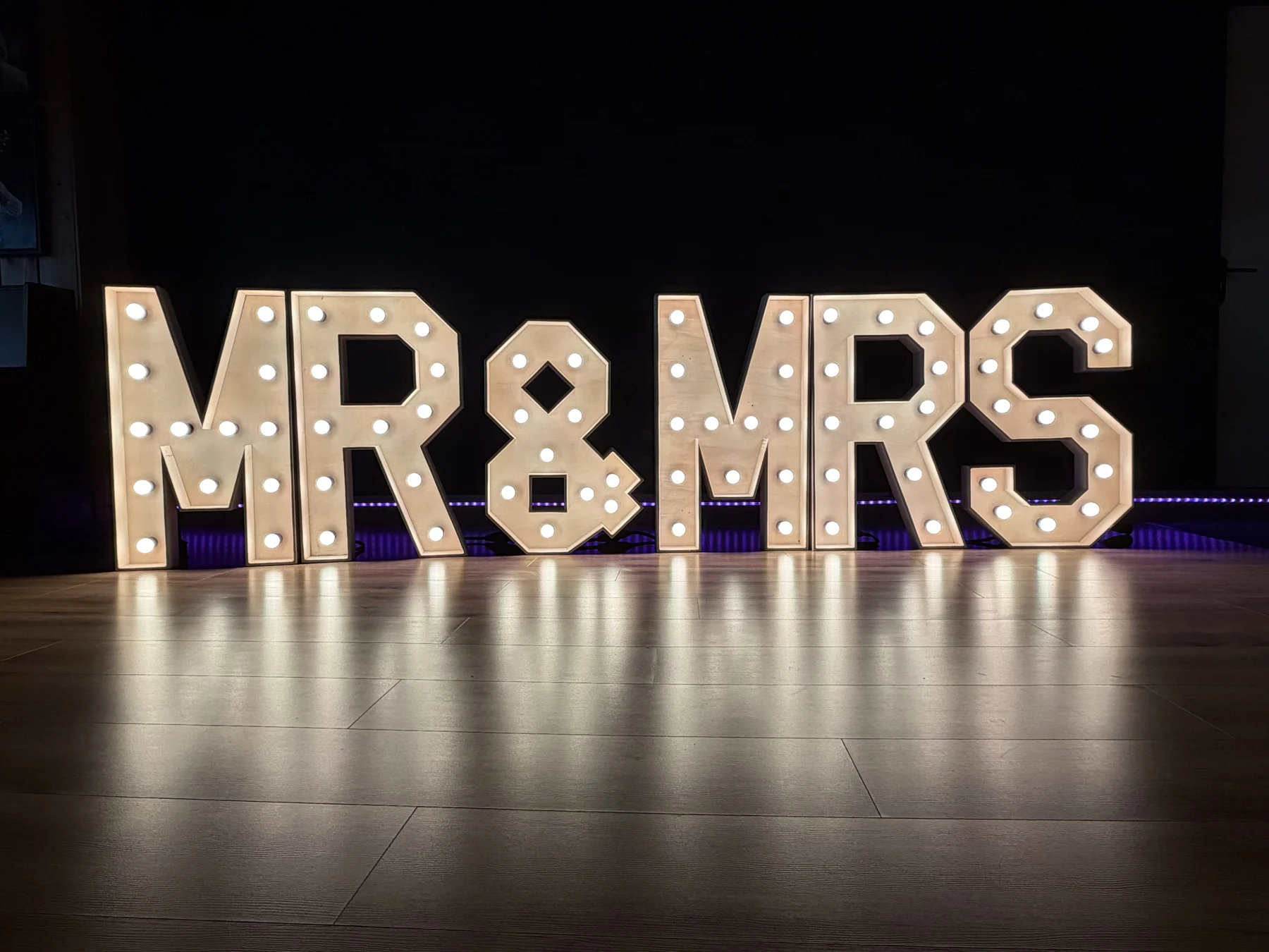 MR en MRS lichtletters met warmwitte verlichting
